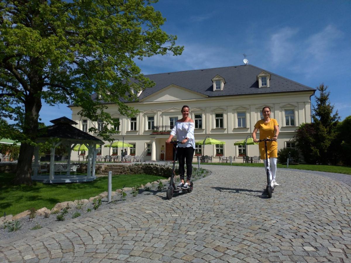 Zamecek Petrovice Hotel Petrovice u Karvine Luaran gambar